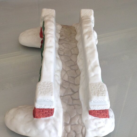 Vintage 'Santa's Best Christmas in Vermont Red Brick Bridge Village Accessory - Picture 3 of 4
